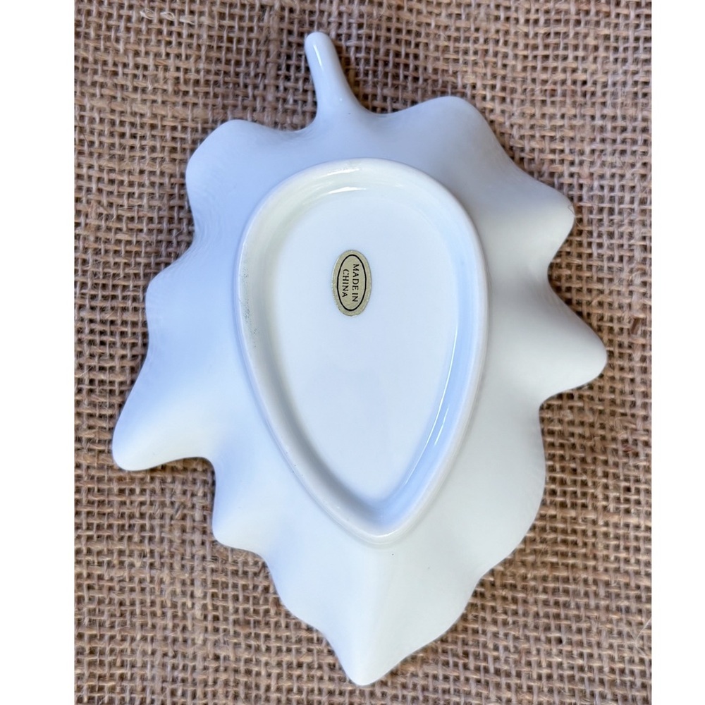 Vintage Floral Ceramic Leaf Trinket Dish With Gold Trim Elegant Glam Cottagecore - Picture 2 of 4